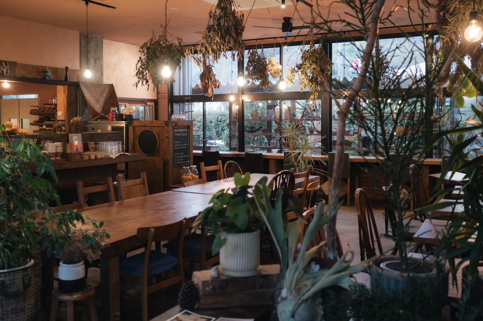 HOMEMAKERS Cafe の店内