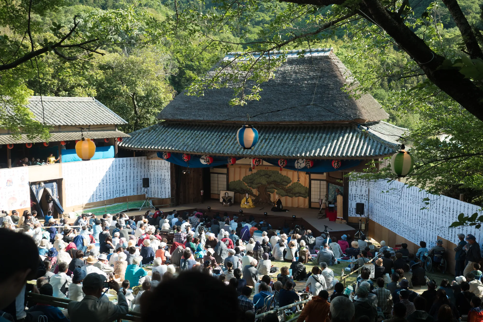 肥土山農村歌舞伎舞台