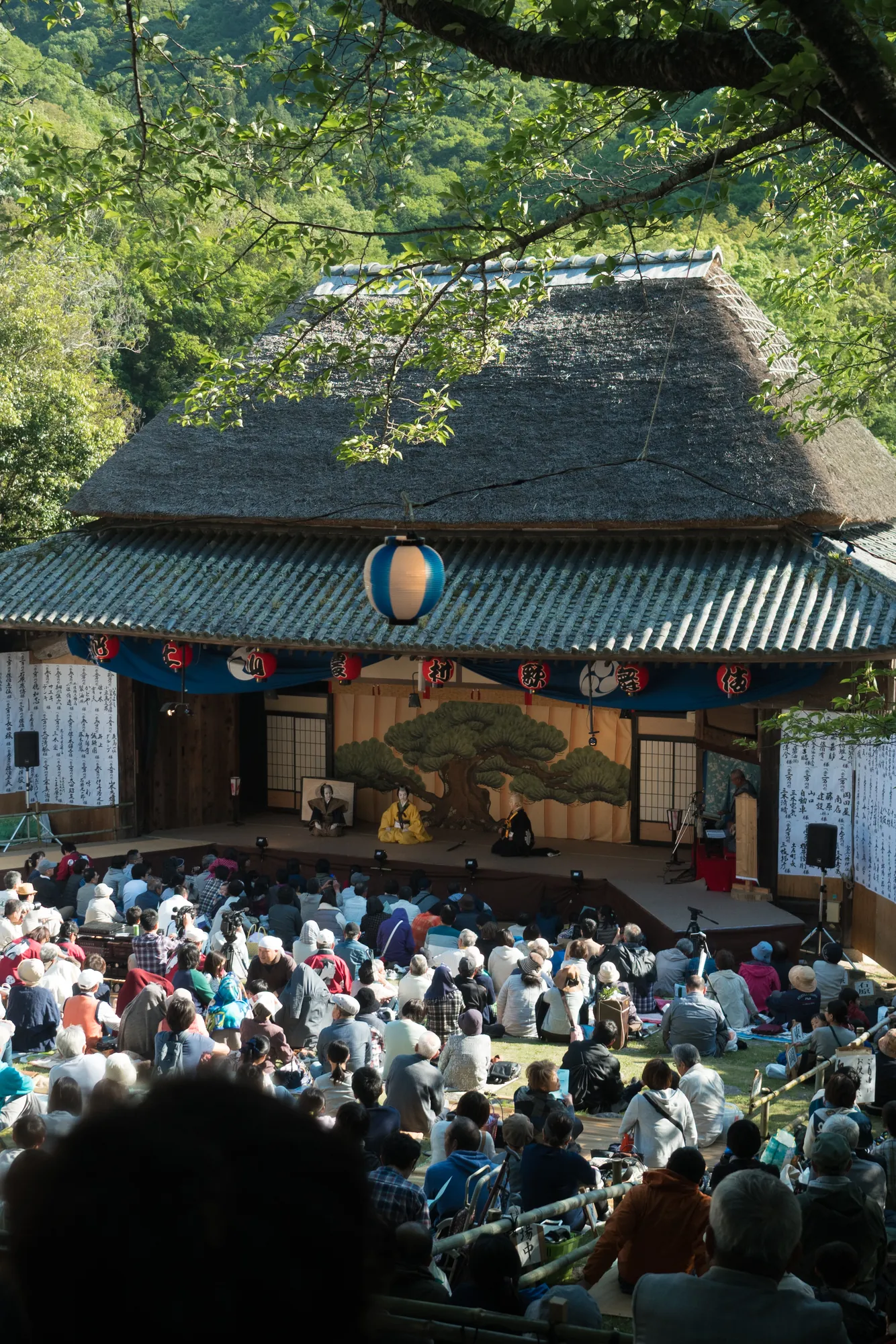 肥土山農村歌舞伎舞台